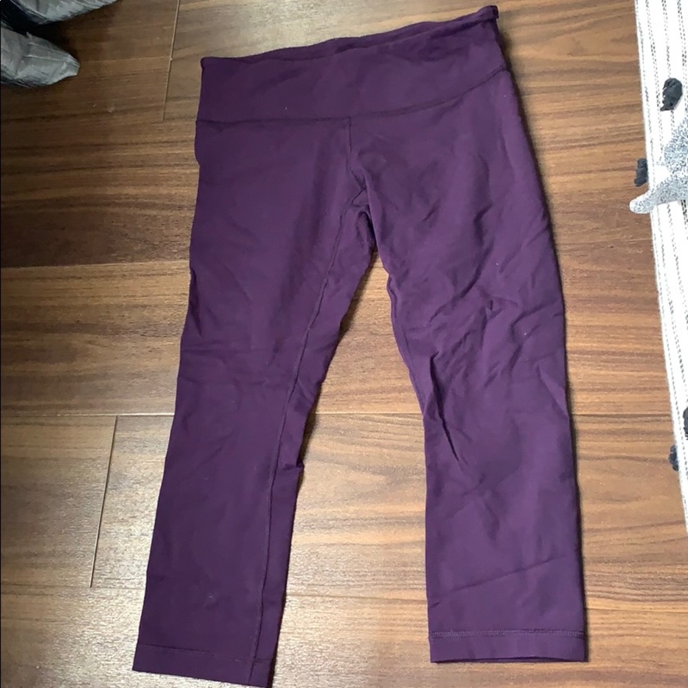 Lululemon cropped leggings. Size 8.